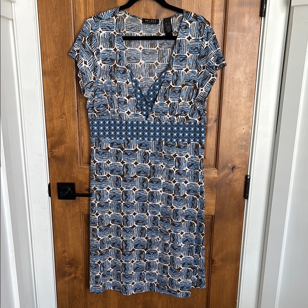 Liz Claiborne Blue and White Sheath Dress with V-Neck and Cap Sleeves XL
